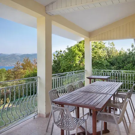 Ilaria With Private Pool And Lake View Villa