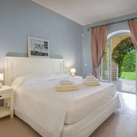 Villa Ilaria With Private Pool And Lake View Torri Del Benaco
